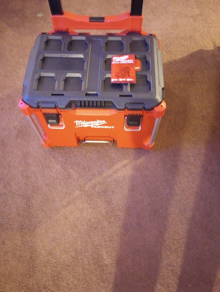 Milwaukee Packout Rolling Tool Box Built To Last .Will Hold 10 Tools 