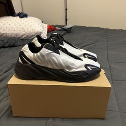 Yeezy 700 Mnvn Blue Tint 