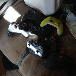 Xbox Controllers And Charging Port