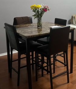 Counter height table with 4 Chairs