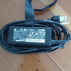HP Laptop Adapter P/N 744481-001