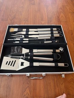 Grilling tools set