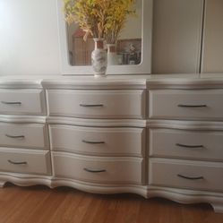 DRESSER WITH MIRROR 