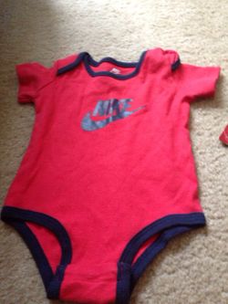 New never worn Nike onesie size 0/3mos $1 brea