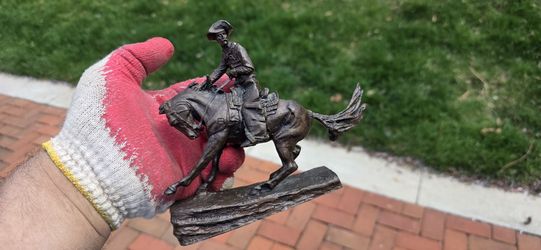 Escultura De Bronce "THE COWBOY"