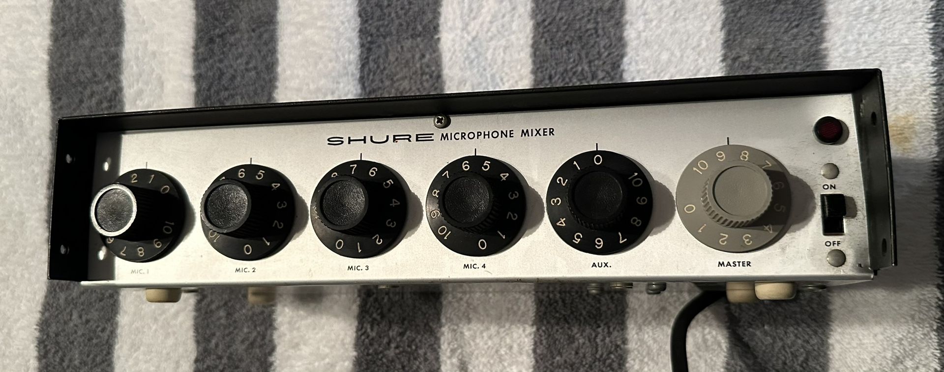 SHURE BROTHERS, INC. 4 Channel Mixer M68P.  MADE IN EVANSTON, ILLINOIS, U.S.A. MICROPHONE MIXER MODEL M68P 
