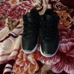 Jordan 11 Low 72-10