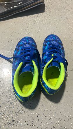 Indoor soccer shoe