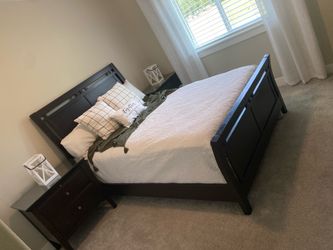 Full size bedroom set