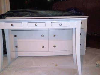 White 6 drawer dresser & vanity table