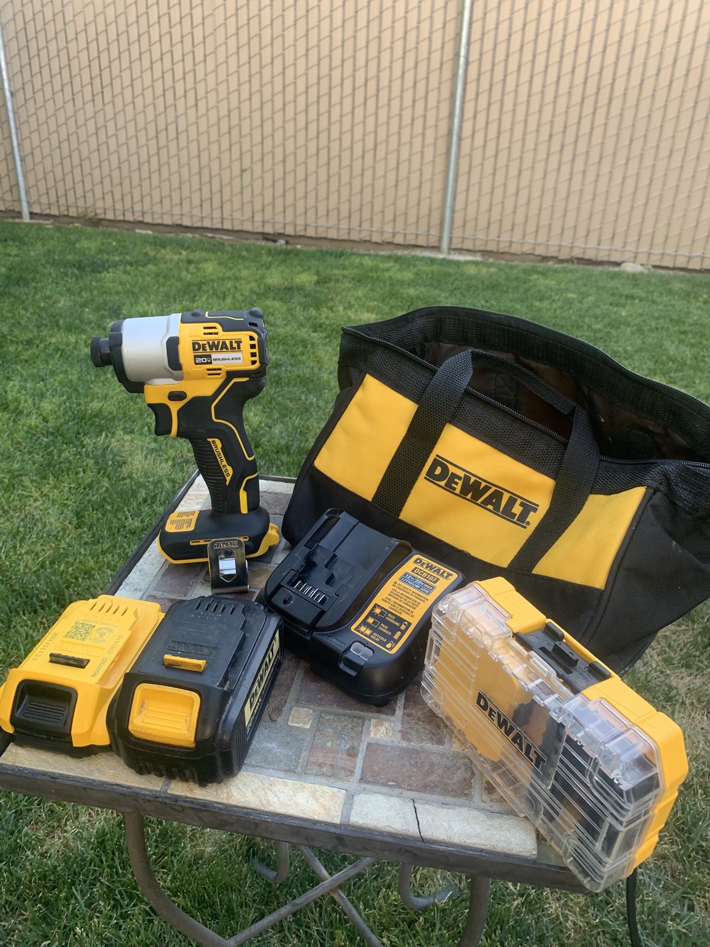 BEST OFFER DEWALT DRILL SET WITH DEWALT BATTERIES