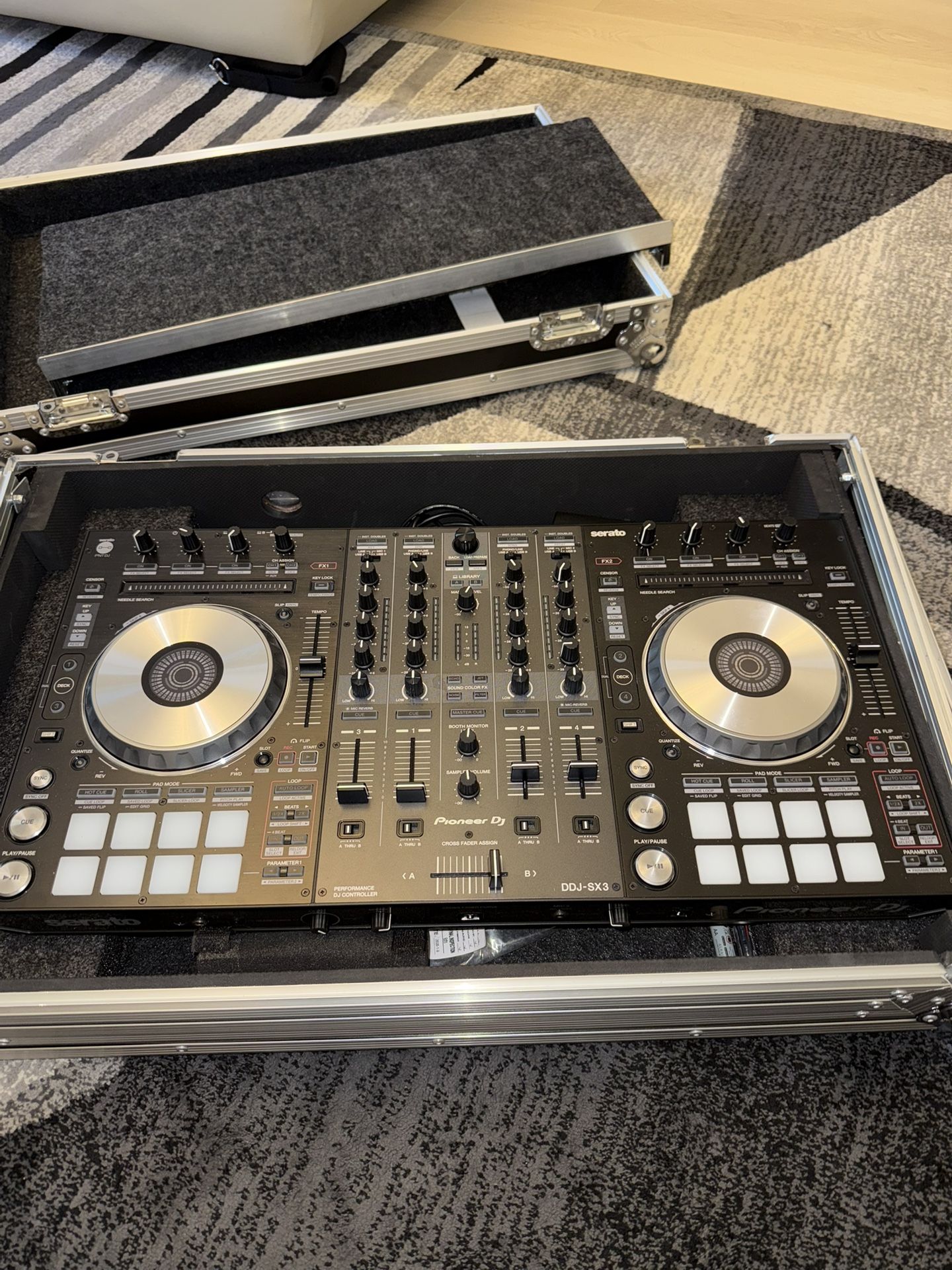 Pioneer DJ DDJSX3 + Harmony Case