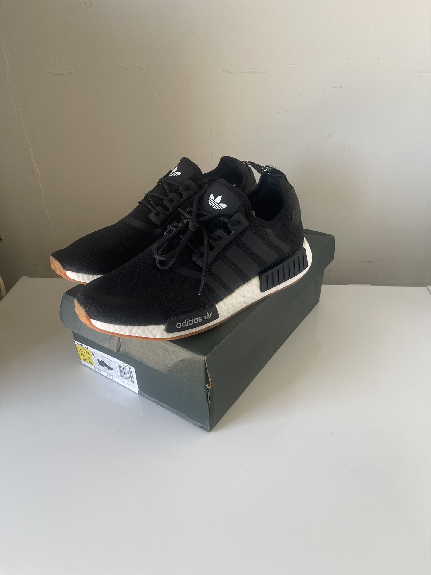 New never used or tried on!   Mens size  11 No trades 