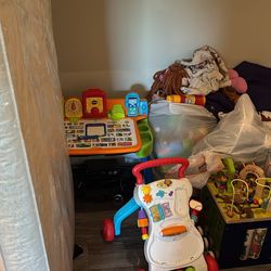 Kids Clothes/ Toys