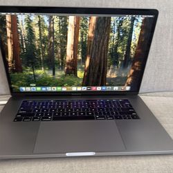 MacBook Pro 15” Touch Bar i7 16gb ram 500gb