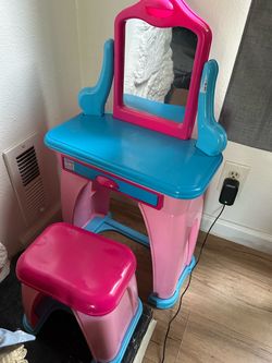 Kids Plastic Vanity Set with Mirror and Stool