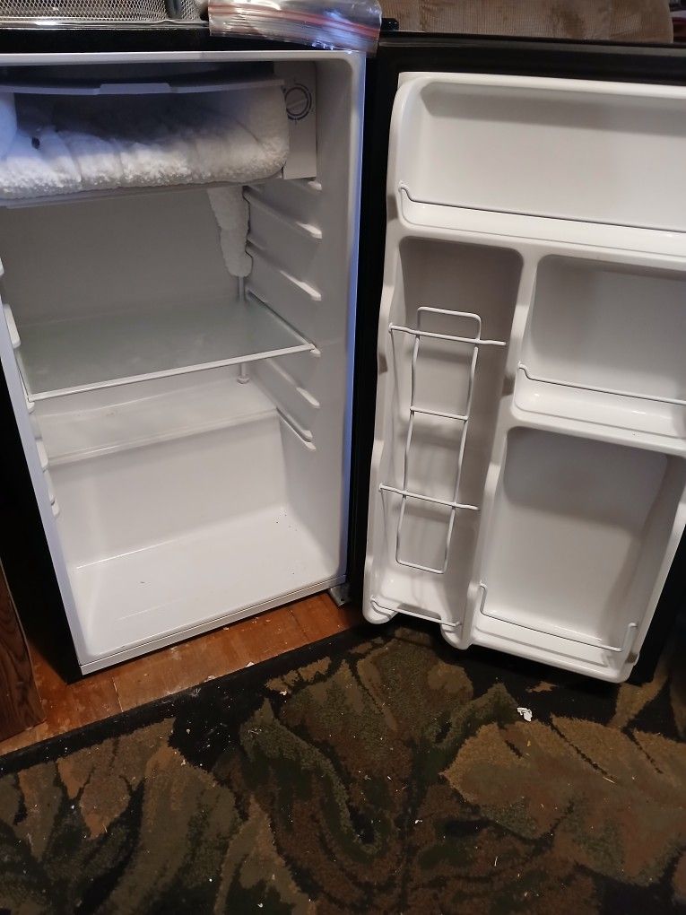 32 Inches Tall Mini Refrigerator With freezer at the top