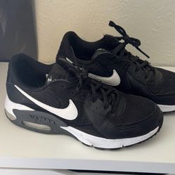 Nike Air Max Black and White