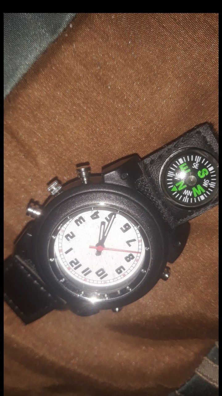 Watch with compass on the side battery included ⌚