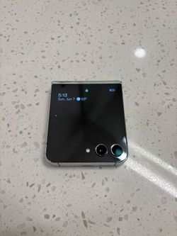 Samsung Galaxy Z Flip 5 5G 256GB (Unlocked) PICK UP ONLY