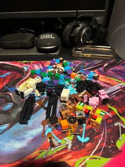 Lego Minecraft Minifigure lot with accessories