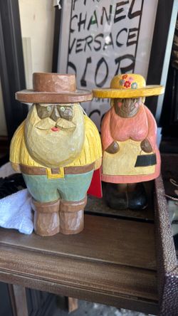 Set of two wood figures