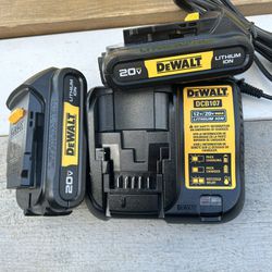 Set of 2 Dewalt Batteries 20v 1.5Ah with charger- All brand new