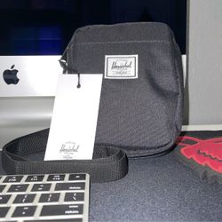 HERSCHEL CRUZ CROSS BODY BAG | Black O/S