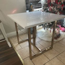 Small Dining Table  Sparkling Quartz Top  Gold Frame 350$
