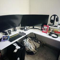 49’ , 27’ Monitors With Gaming Desk