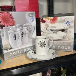 Set Of Holiday 6 Piece Mugs & Dessert Plates