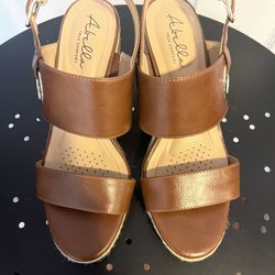 NEW NEVER WORN WEDGES CAMEL BROWN LEATHER 