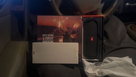 JBL Flip Essential 2 Bluetooth Speaker