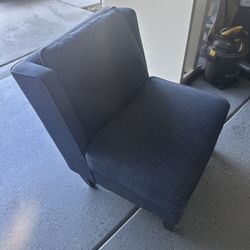 Set Two Accent Chairs 