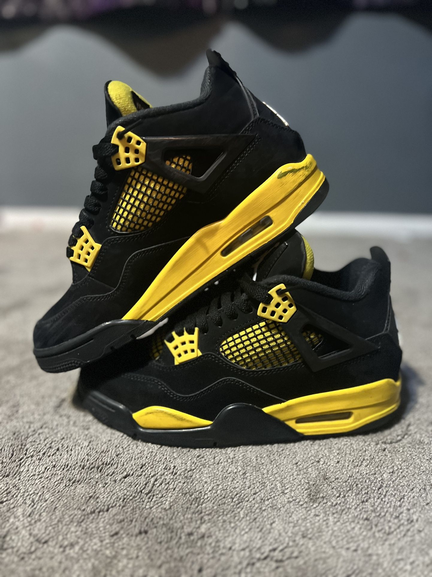 Jordan 4 Yellow And Black Thunders Size 7