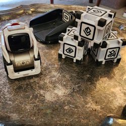 Anki Cozmo Robot 