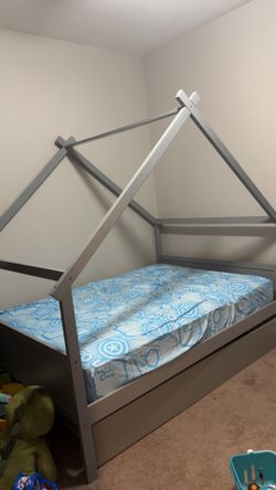 Full Size Bed With Twin Trundle