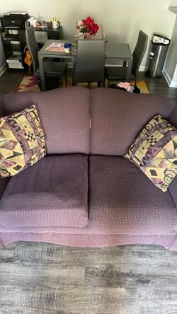 2 couches $0 must go