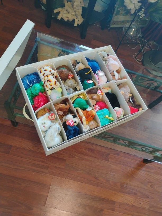 Beanie Vault Beanie Baby New !!