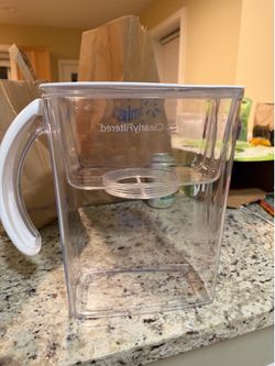Clearly filtered water pitcher