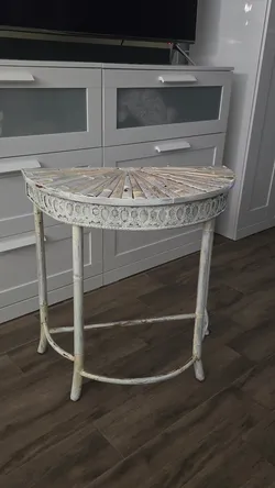 Side entry table
