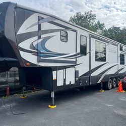 Toy hauler Cyclone 4005 2018