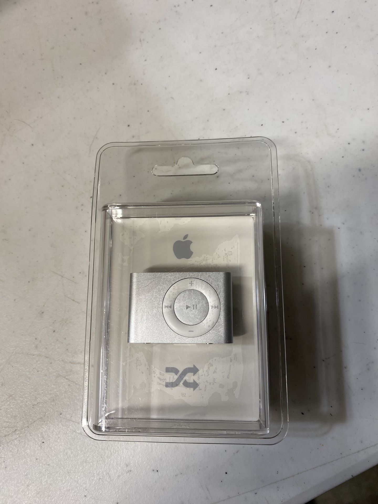 iPod Shuffle 1 G Brand New Silver