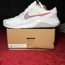 Nike Essentials 3 Size 10M