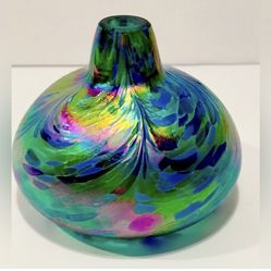 Vintage Nuance New Orlean Studio Art Glass Iridescent Miniature Vase 3”.