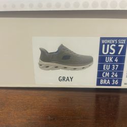 Sketchers Hands-Free Swift Fit Size 7 For Women’s And 7 1/2