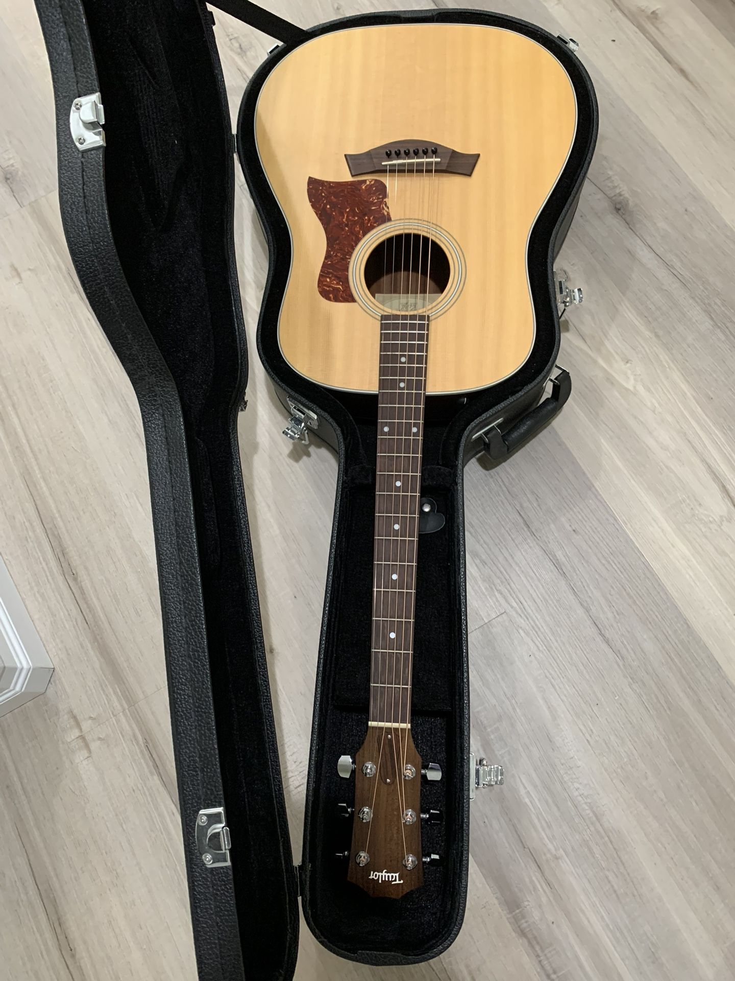 Taylor 210E Acoustic Electric Guitar