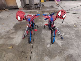 2 Spiderman bikes & 2 Razor Scooters