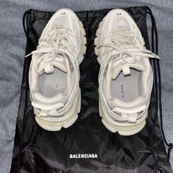 size 10 white balenciaga track