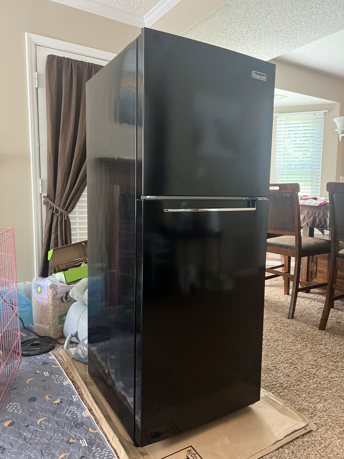 Top Freezer Refrigerator 10.1 cu. ft. Black